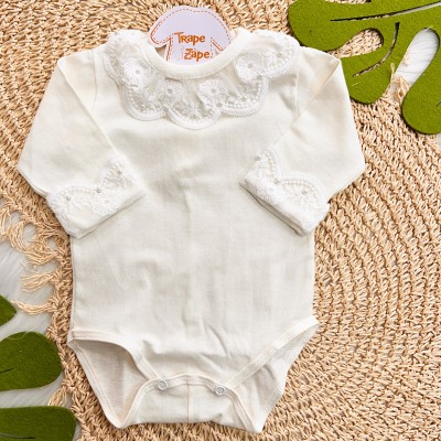 Body Gola Bordada- Grypir Redondo Flores com Pérolas - Off White